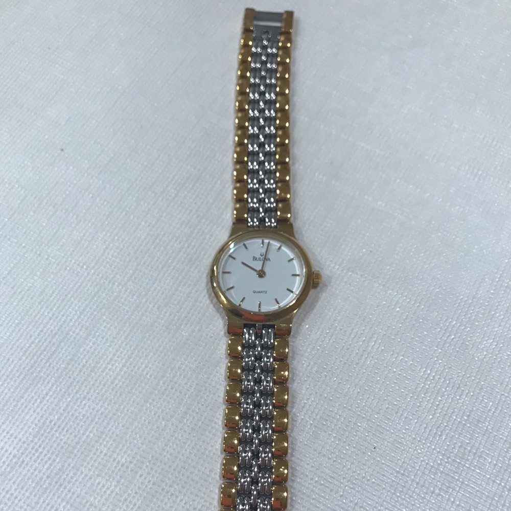 Vintage Bulova Women’s Watch - Picture 2 of 3